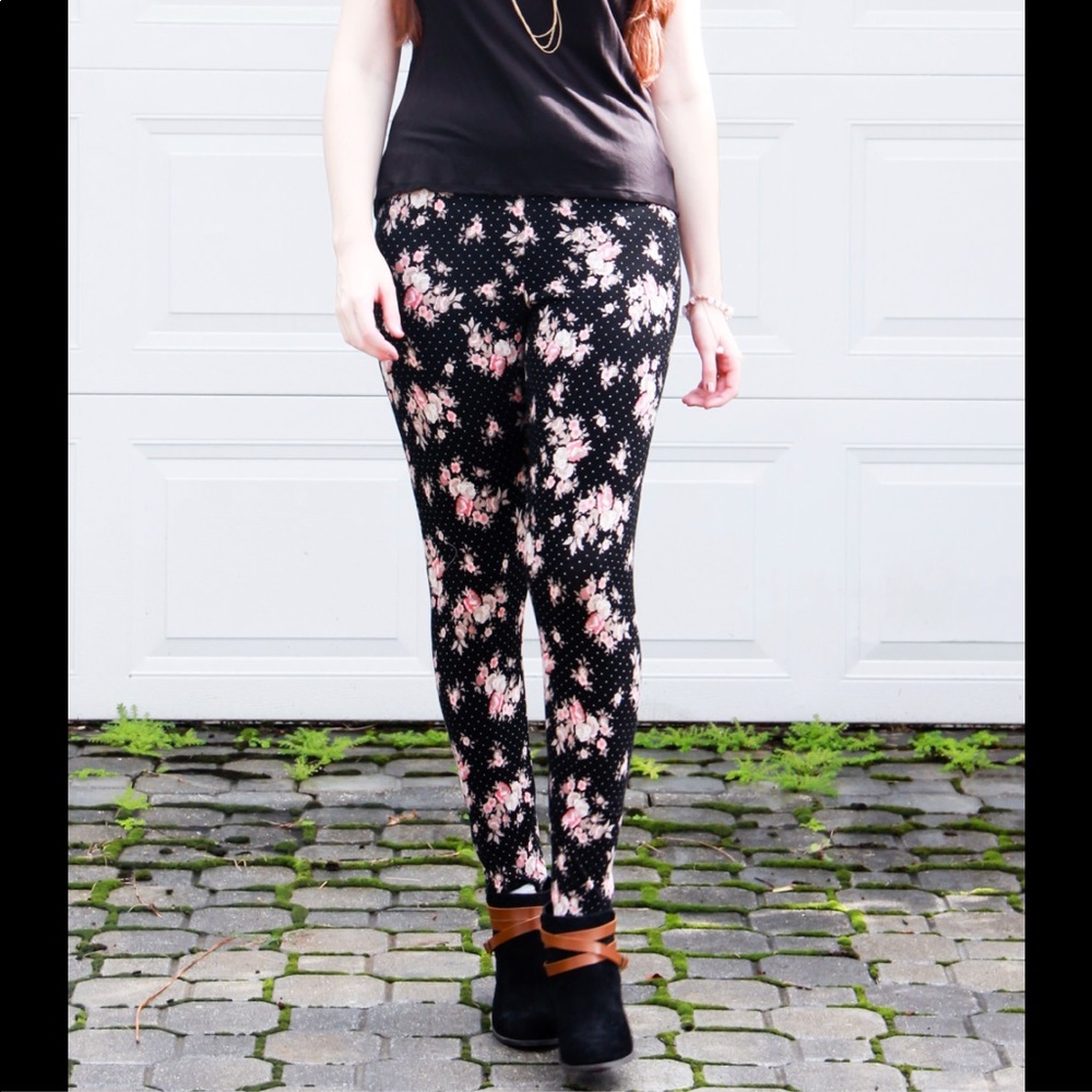 Lauren Conrad Dark flower leggings Size S
